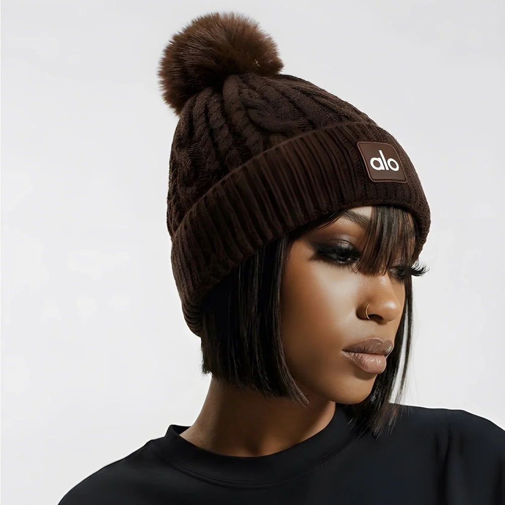 AUTHENTIC WOMEN’S ALO YOGA CHOCOLATE BROWN CABLE KNIT BEANIE WITH POM POM LUXURY - Picture 1 of 5